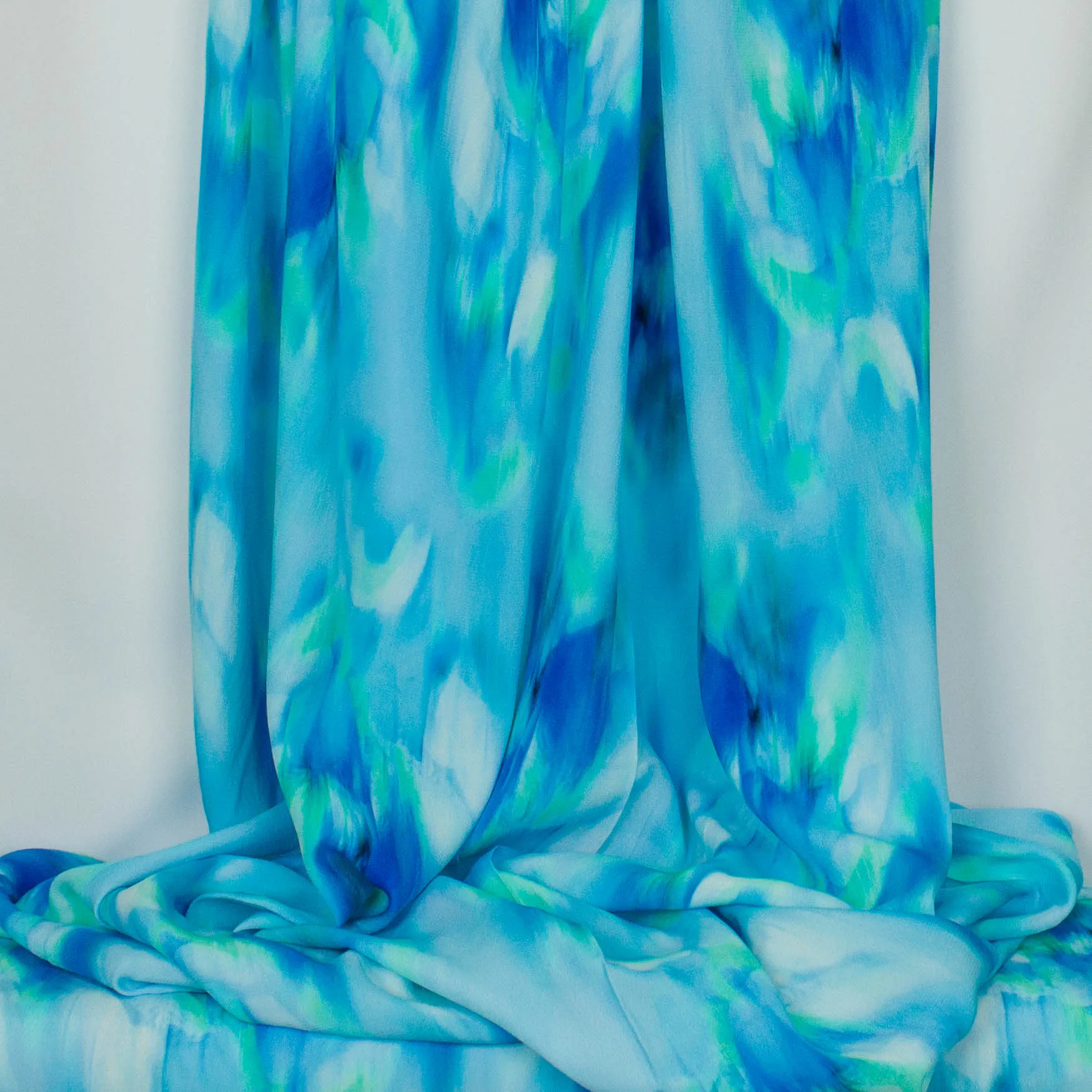 Italiaanse viscose crêpe met digitale print blauw / groen - Lorré